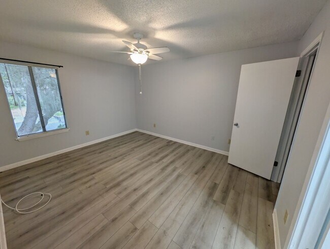 Building Photo - 3550 Sable Palm Ln