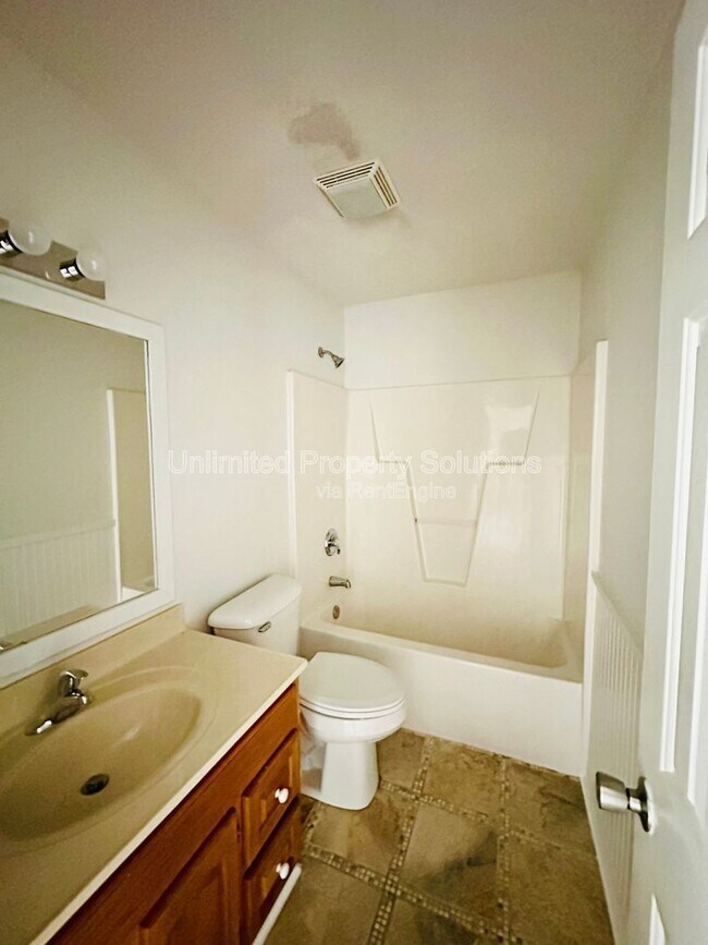 Building Photo - 3909 Wilshire Blvd