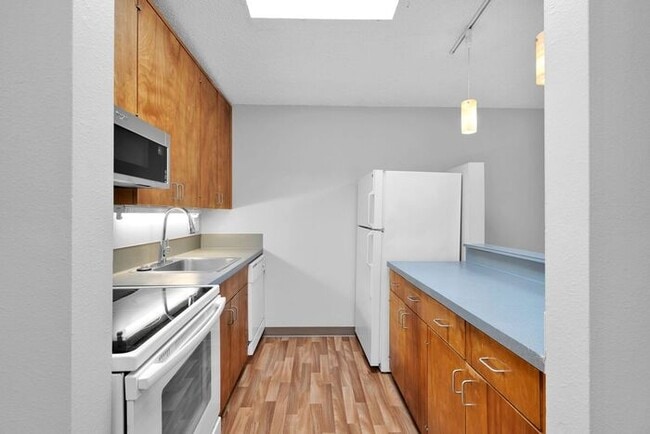 Building Photo - Lair Hill is offering a 1bed/1bath!! Get i...