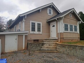 Building Photo - Gorgeous house walking distance from Biltmore Village available now!