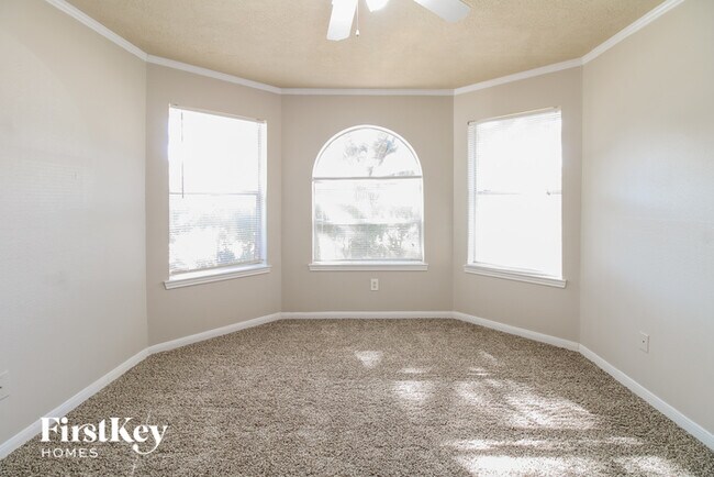 Building Photo - 4727 Falcon Forest Dr