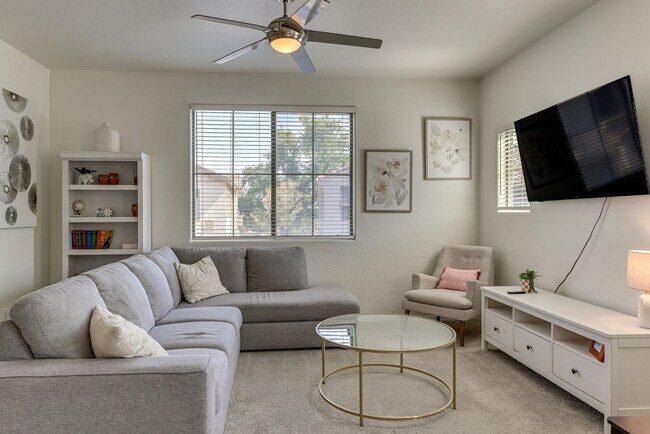 Building Photo - 2837 E Dunbar Dr