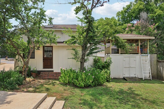 Building Photo - Beautiful Historic 4BR/3BA Gem | Hillsboro...