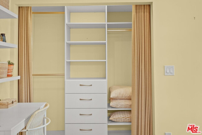 Building Photo - 777 El Medio Ave