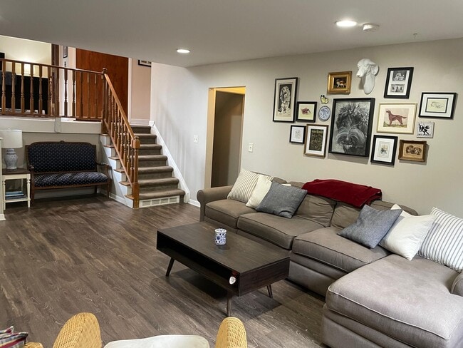 Building Photo - 3533 Frederick Dr