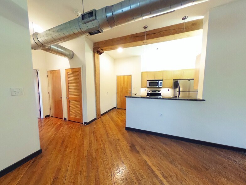 Building Photo - 1318 W Broad St