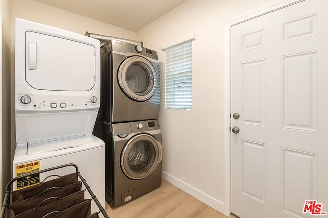 Building Photo - 1189 W 36th Pl