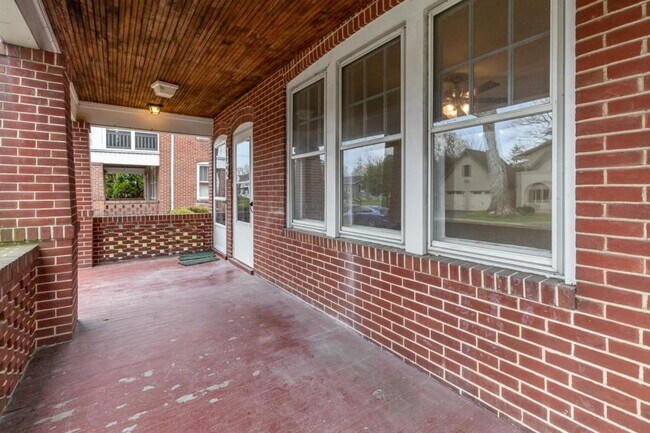 Building Photo - 142 Riddle Rd