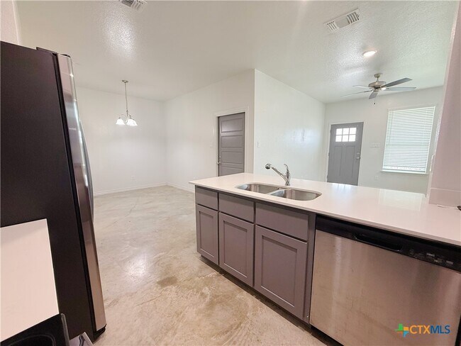 Building Photo - 215 A Riptide Dr