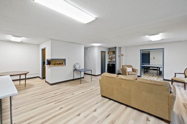Building Photo - 900 Saturn Dr