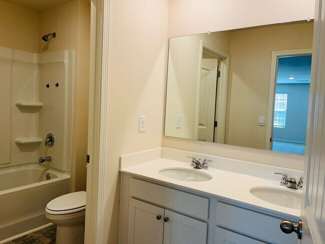 Building Photo - WOW! 5 bedrooms, 4.5 baths with a guest be...