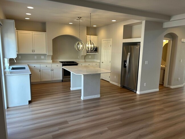 Building Photo - 3 Story Home Nestled in the Heart of Coronado Ranch