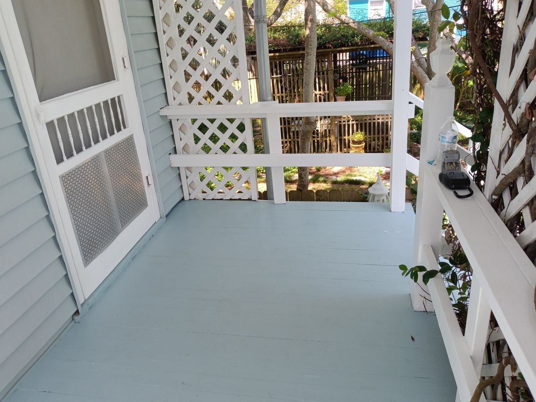 Building Photo - 2924 1/2 Bernardo De Galvez Ave