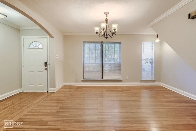 Building Photo - 303 Trailridge Dr