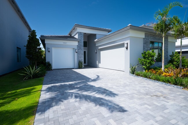 Building Photo - 9597 Regal Palm Ct