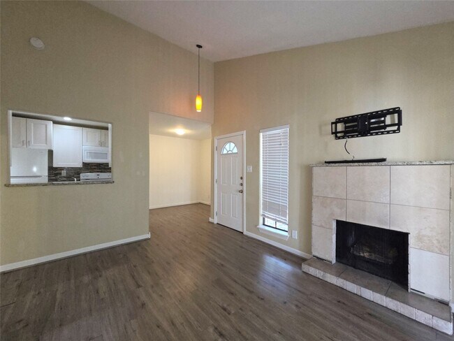Building Photo - 3500 Tangle Brush Dr