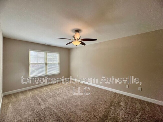 Building Photo - 252 Wash Creek Dr