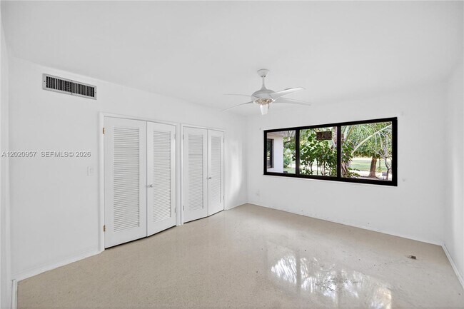 Building Photo - 1100 N Shore Dr