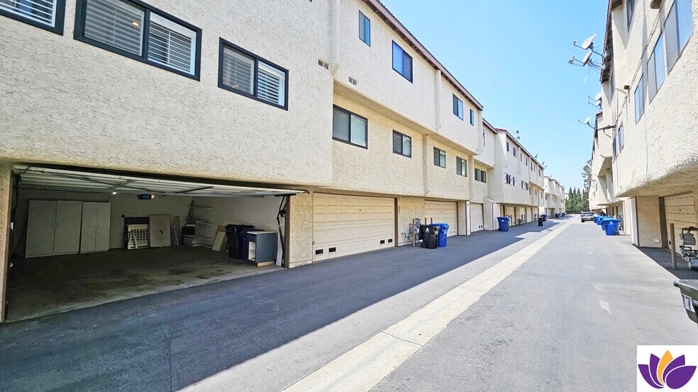 Building Photo - 18130 Oxnard St