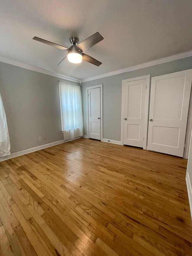 Building Photo - Beautifully updated 1948 Cottage with easy...
