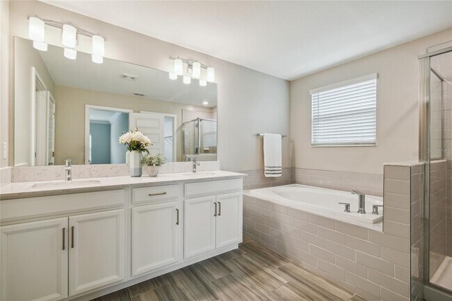 Building Photo - 9754 Little Bluestem Dr