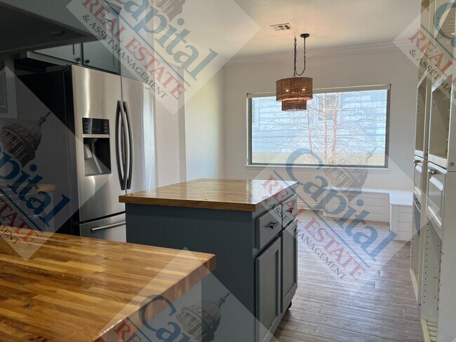 Building Photo - Charming 3 Bedroom W/ All Bills Paid!