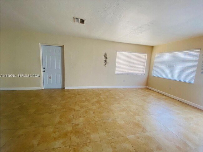 Building Photo - 10440 NW 28th Ct