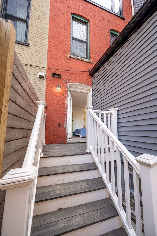 Building Photo - 133 Palisade Ave