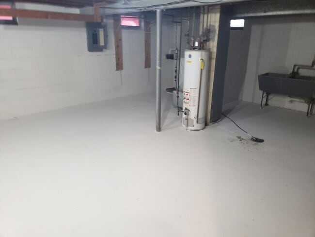 Building Photo - 2237 W Rohr Ave