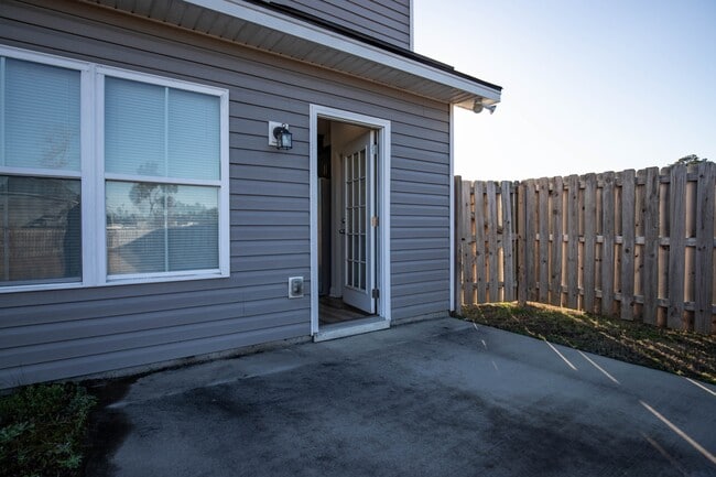 Building Photo - 20 Centennial Ct