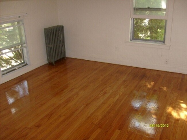 Building Photo - 152 E Gorham St