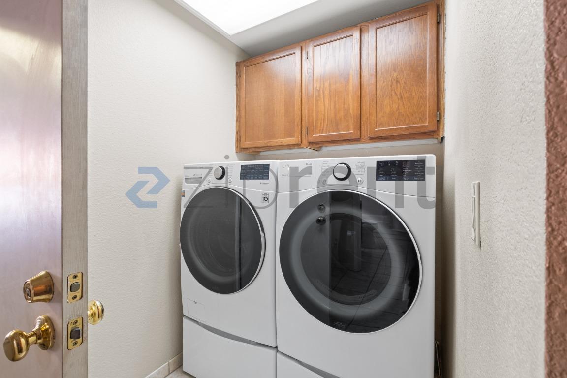 Building Photo - Unit