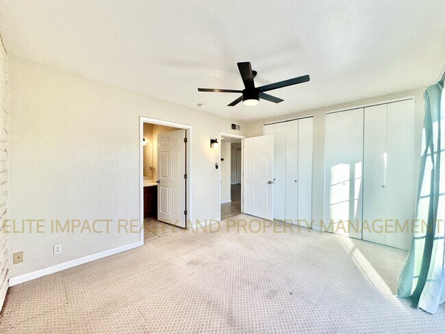 Building Photo - 8338 E Julia St