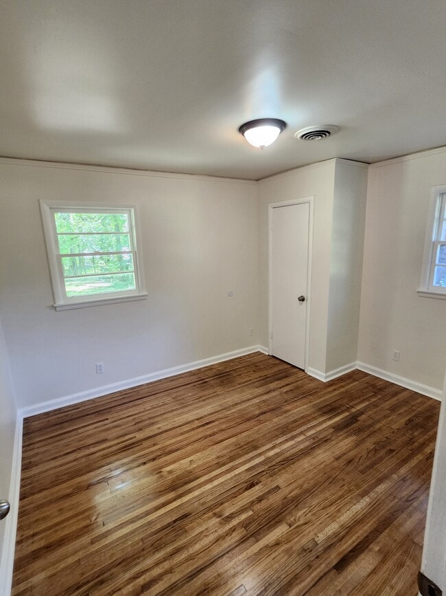 Building Photo - 2142 Tullis Dr