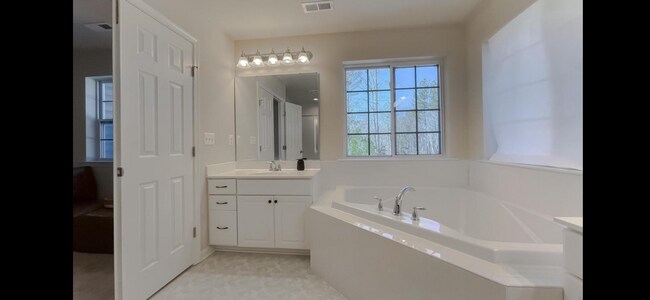 Building Photo - 13311 Windjammer Ct