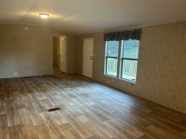 Building Photo - 82 Donna Ln