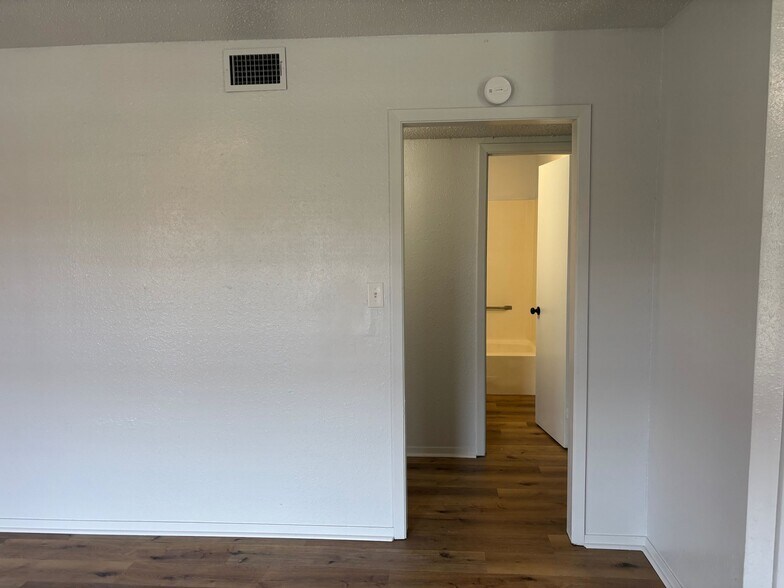 Building Photo - 1501 N 7th Ave