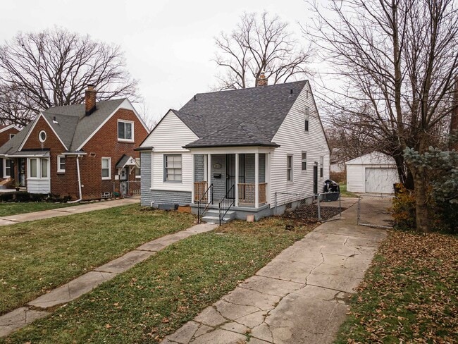 Building Photo - $1295- 4 Bed / 1.0 Bath Newly Renovated Ho...