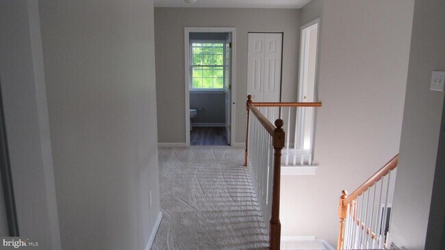 Building Photo - 1045 Fallbrook Ln