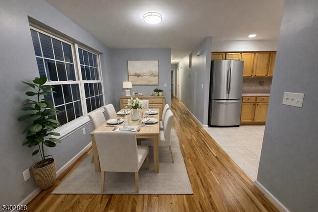 Building Photo - 527 4th Ave