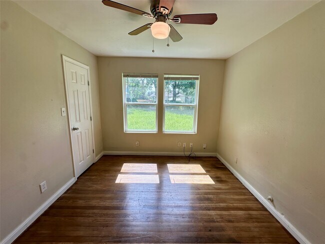 Building Photo - 6 E Southlawn Ave