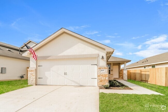 Building Photo - 5108 Saddle Clb Dr