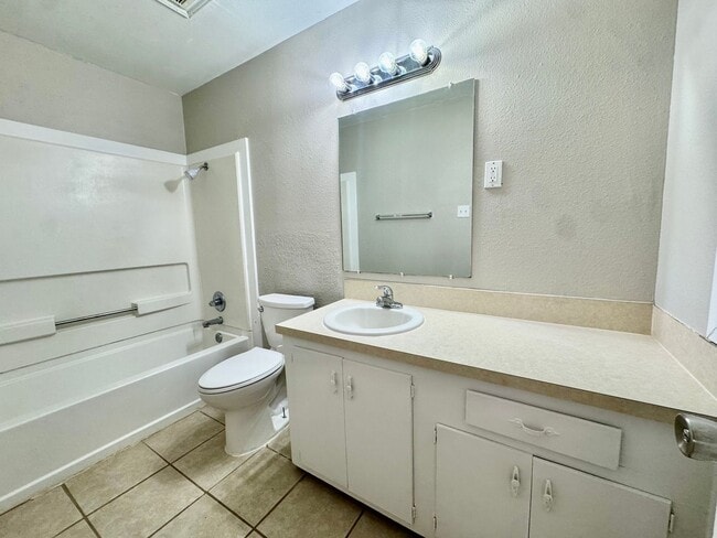 Building Photo - Unbelievable location! Available Today!