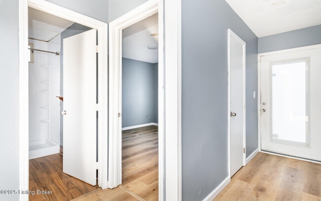 Building Photo - 530 Independence Ct