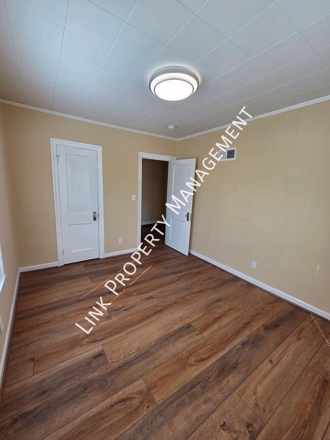 Building Photo - 129 N Moore Rd