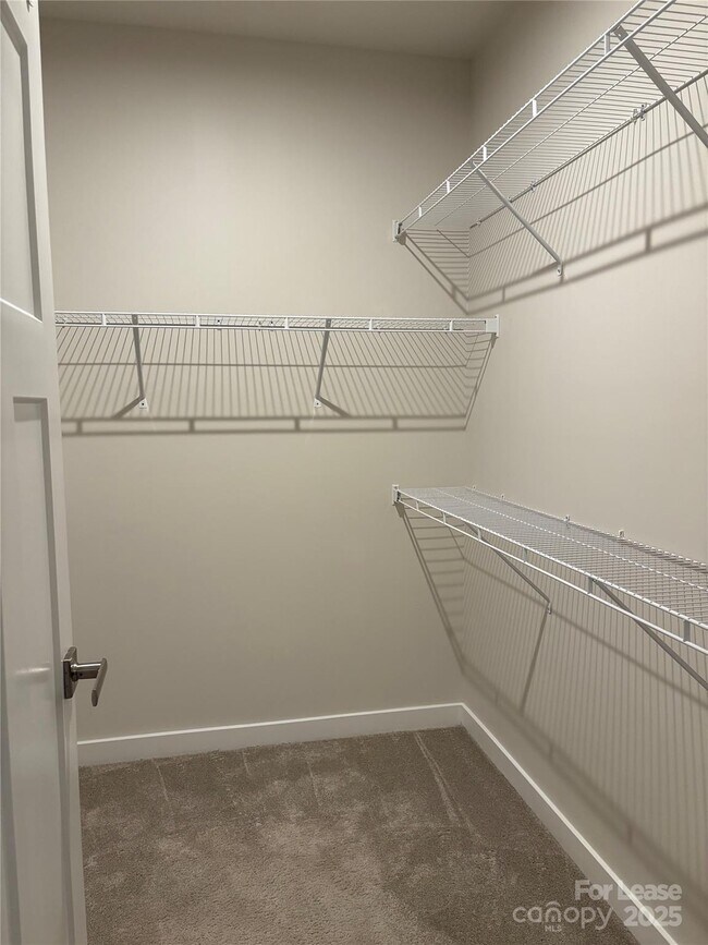 Building Photo - 1708 Town Oak Ln