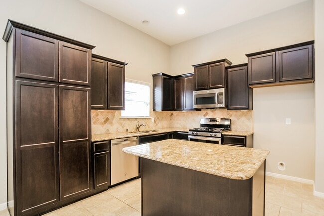 Building Photo - 13346 Davenport Hills Ln