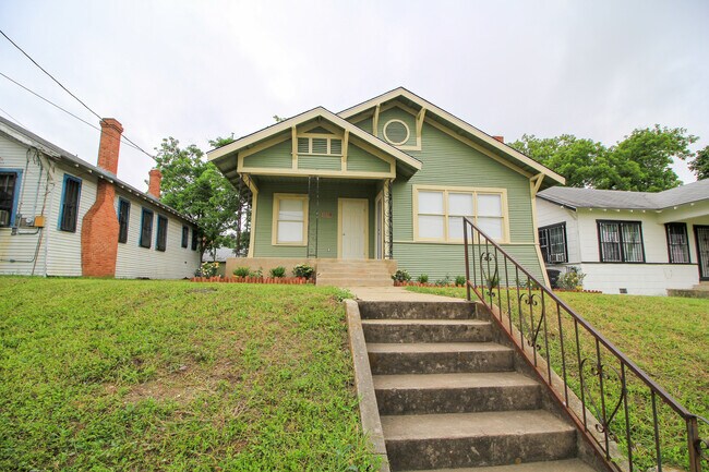 Building Photo - Historic 3/2 Adorable Remodel in Dignowity/Denver Heights
