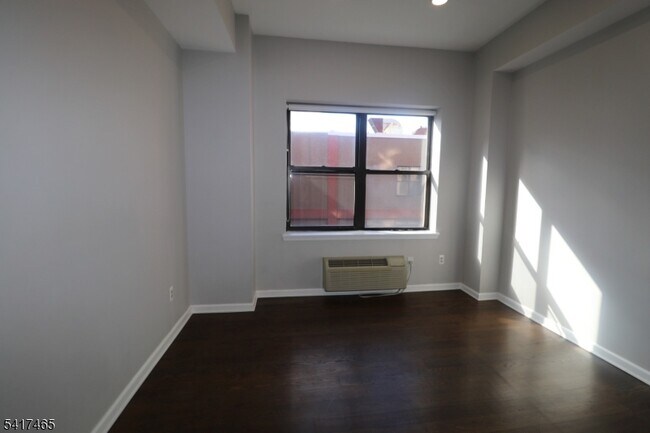 Building Photo - 111 Mulberry St