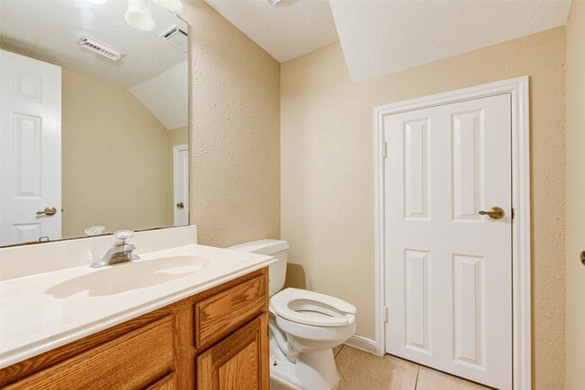 Building Photo - 518 Ellingham Dr